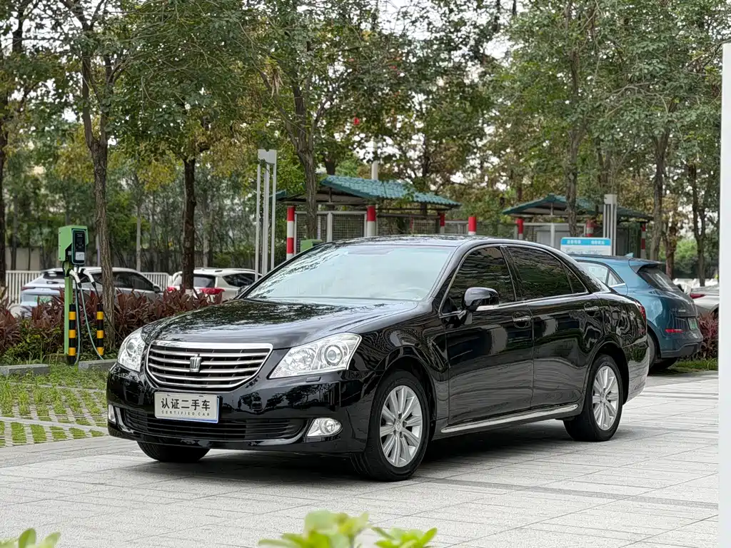 Toyota Crown 2012