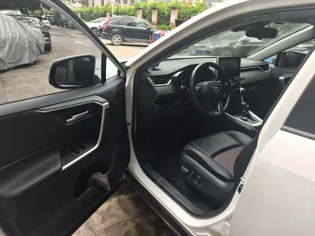 Toyota RAV4 Prime — миниатюра 17