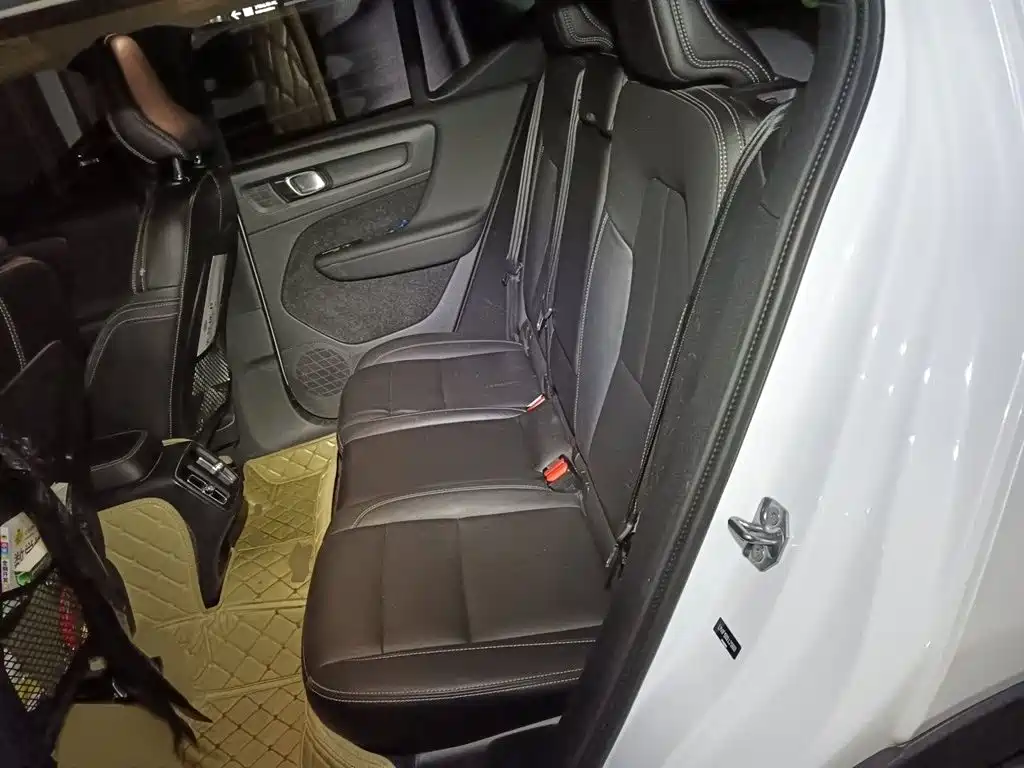 Volvo XC40 — миниатюра 15