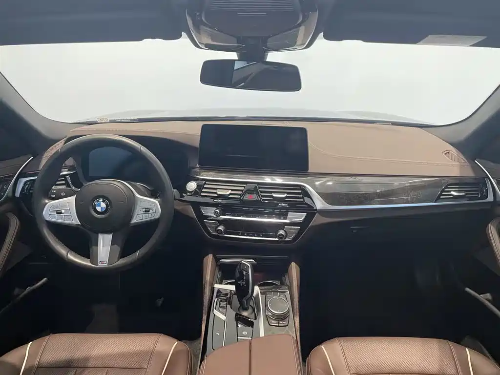 BMW 5 Series — миниатюра 9