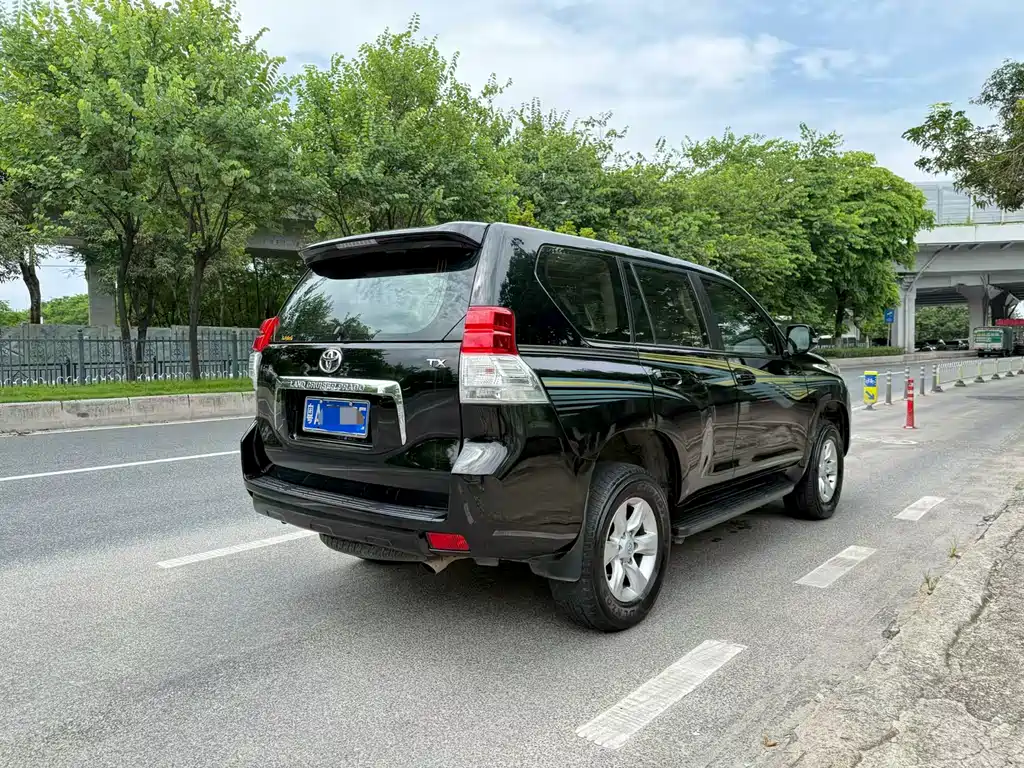 Toyota Land Cruiser Prado 2010 2.7L AT Standard