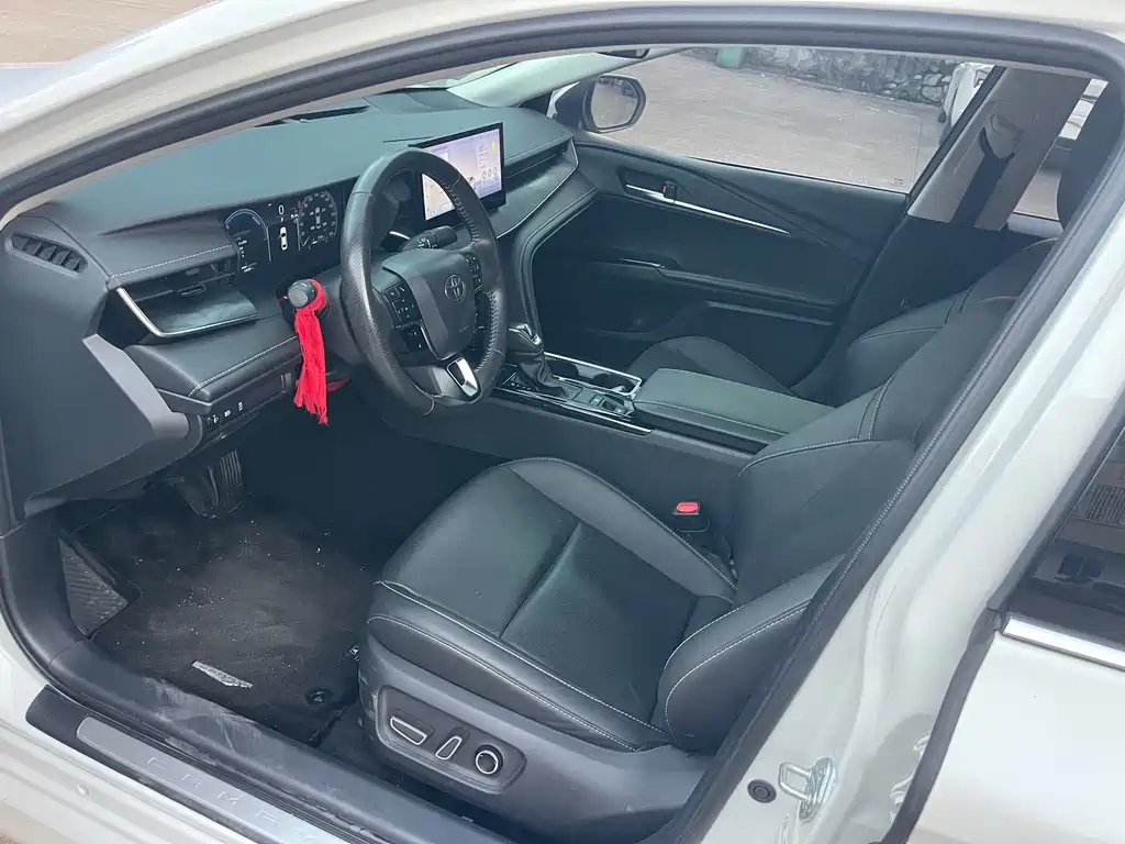 Toyota Camry — миниатюра 9