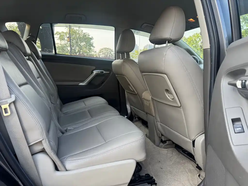 Toyota Verso — миниатюра 8