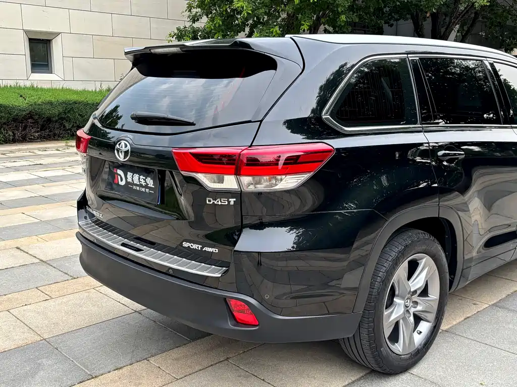 Toyota Highlander 2021 2.0T Luxury 7 мест