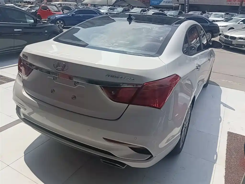Hyundai Mistra 2017 1.8L AT GLS V