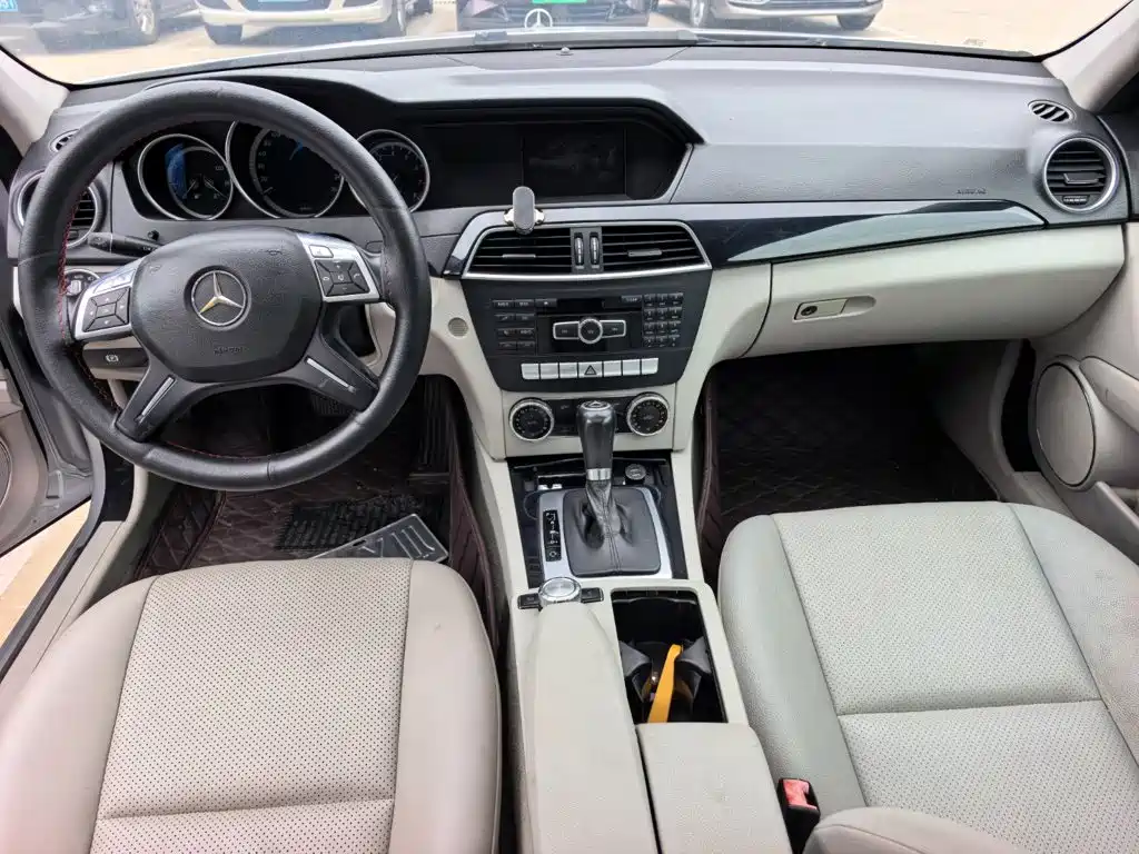Mercedes-Benz C-Class — миниатюра 7