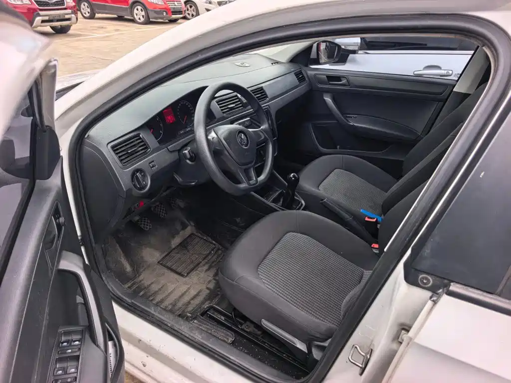 Volkswagen Santana — миниатюра 8