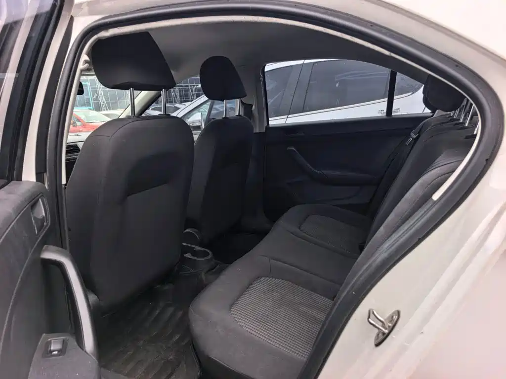 Volkswagen Santana — миниатюра 9