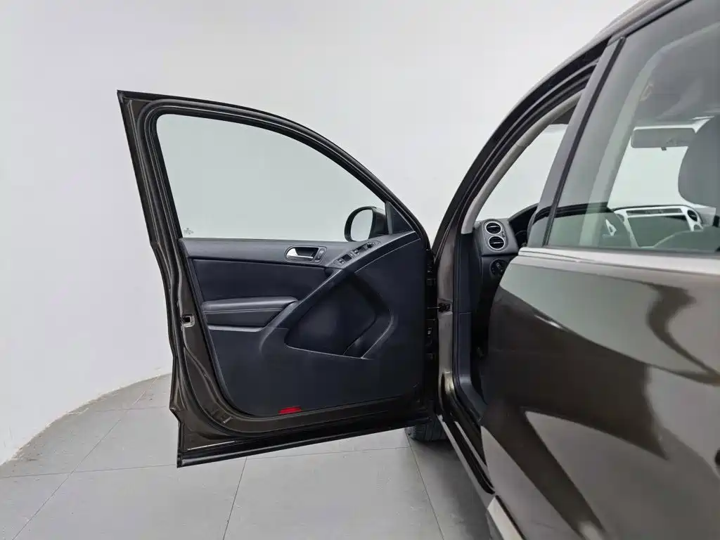 Volkswagen Tiguan — миниатюра 8
