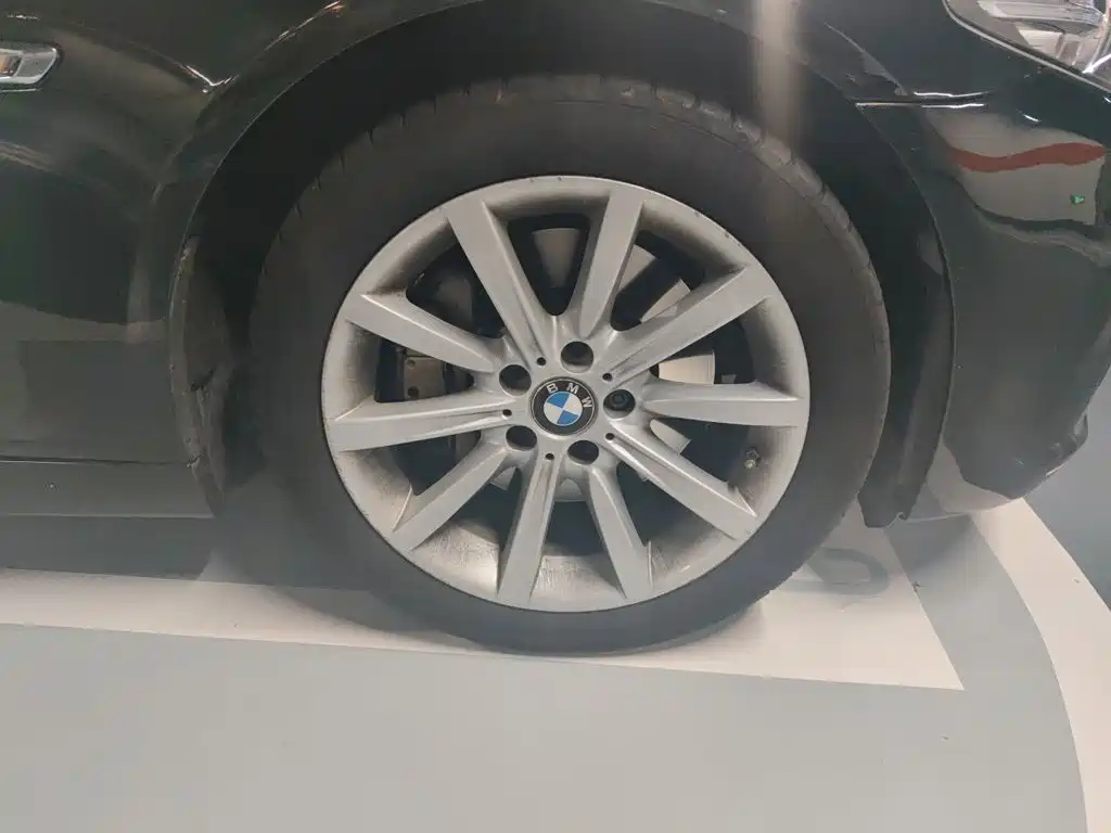 BMW 5 Series — миниатюра 24
