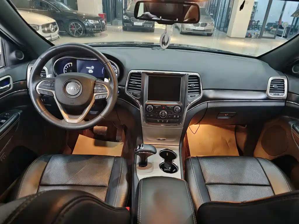 Jeep Grand Cherokee (Import) — миниатюра 10