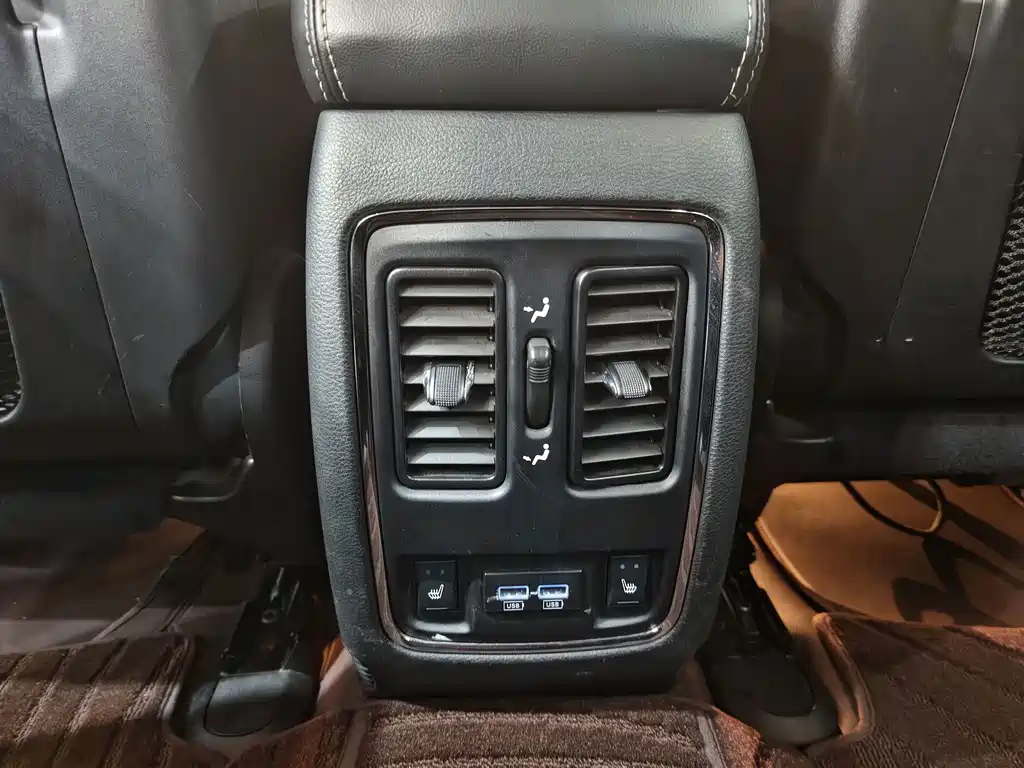Jeep Grand Cherokee (Import) — миниатюра 15