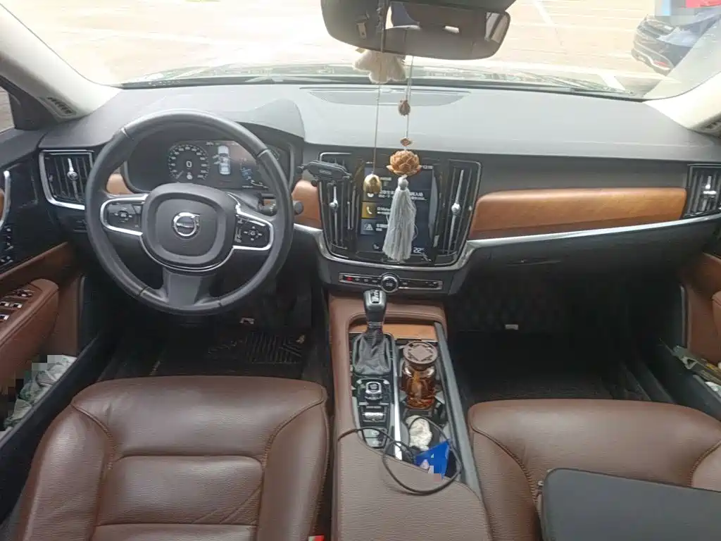 Volvo S90 — миниатюра 10