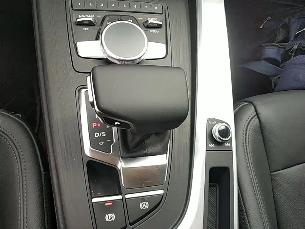 Audi A4L 2019 40 TFSI Fashion VI