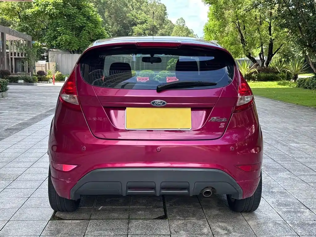 Ford Fiesta 2011 1.5L AT Fashion