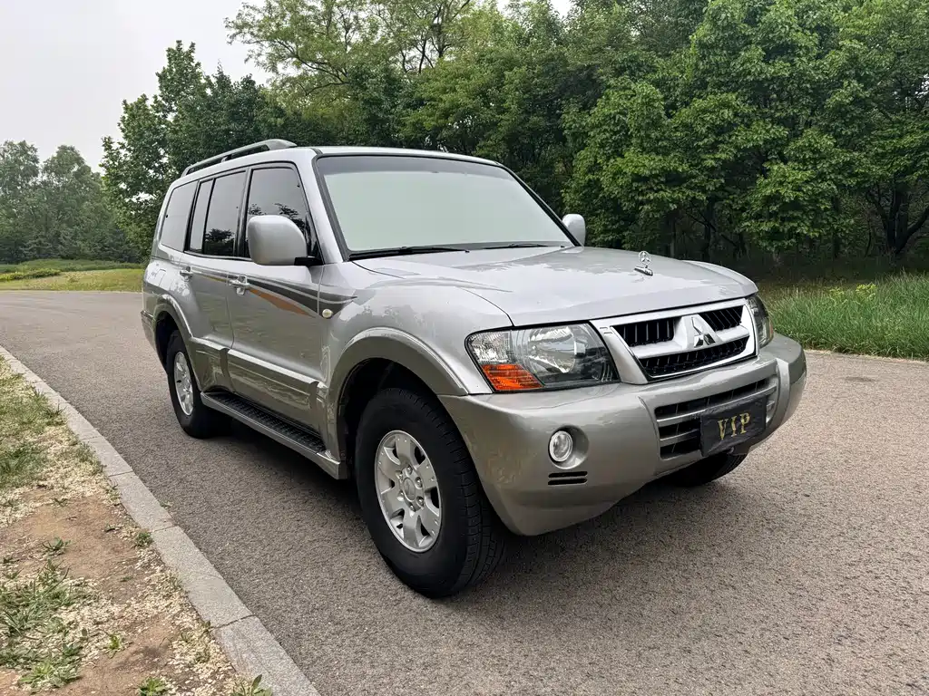 Mitsubishi Pajero (Import) 2013