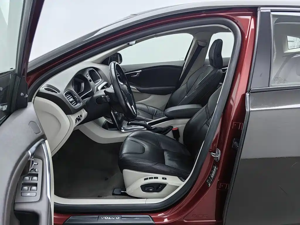 Volvo V40 — миниатюра 10