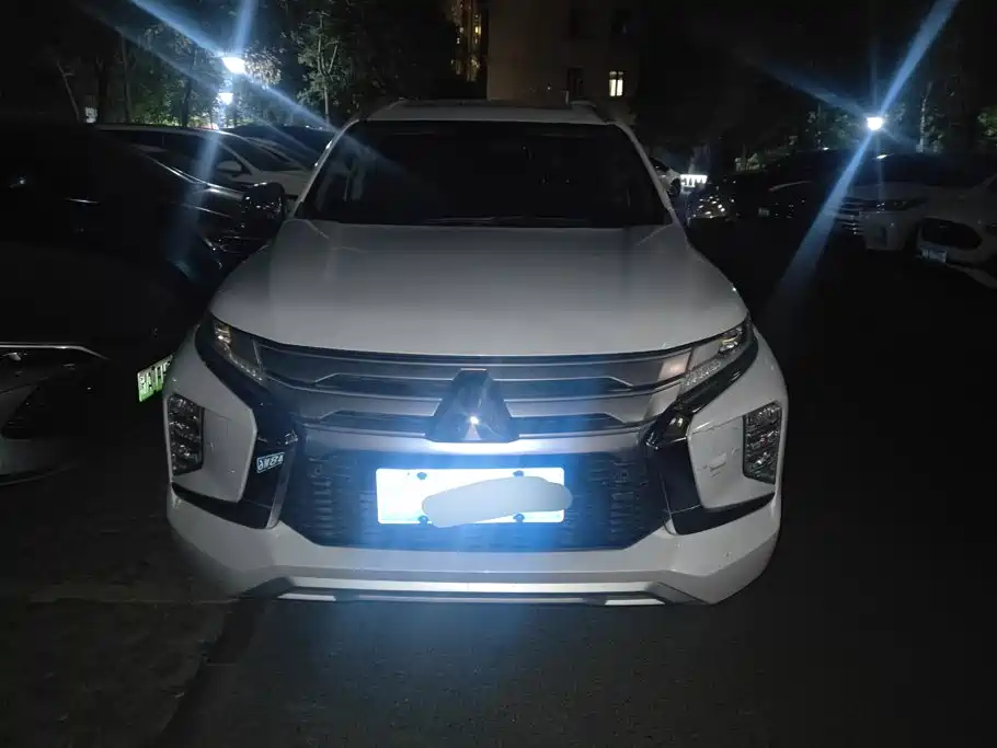 Mitsubishi Pajero Sport (Import) — миниатюра 2