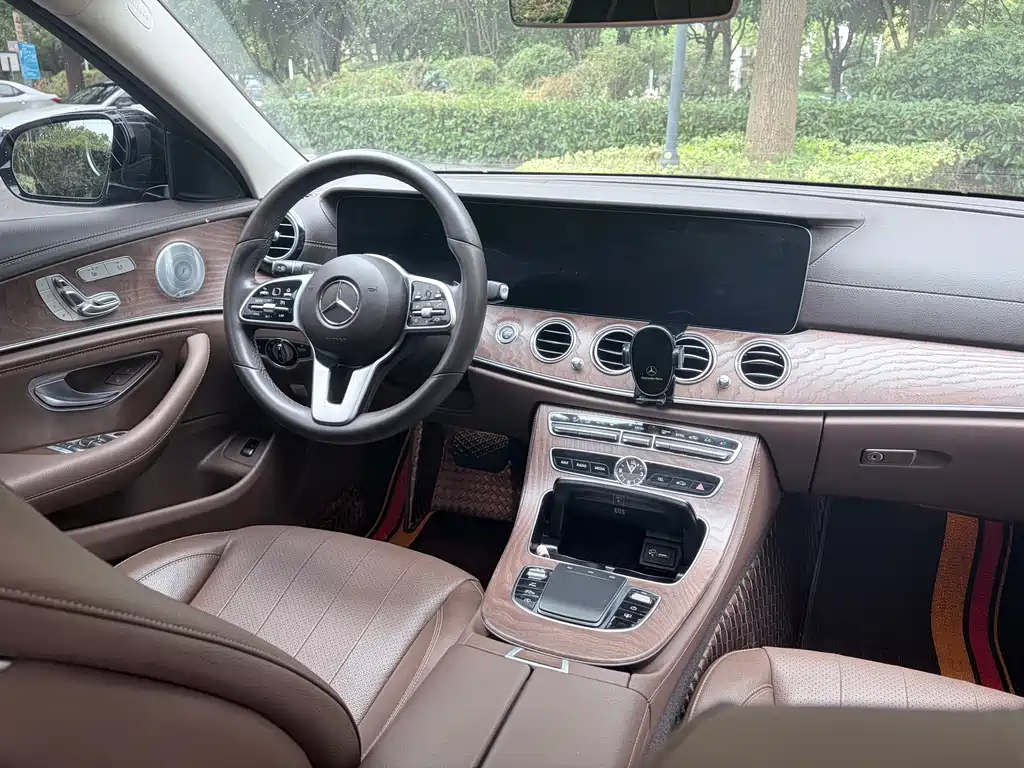 Mercedes-Benz E-Class — миниатюра 16
