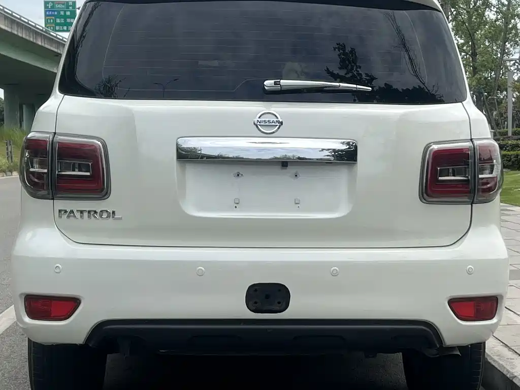 Nissan Patrol — миниатюра 18