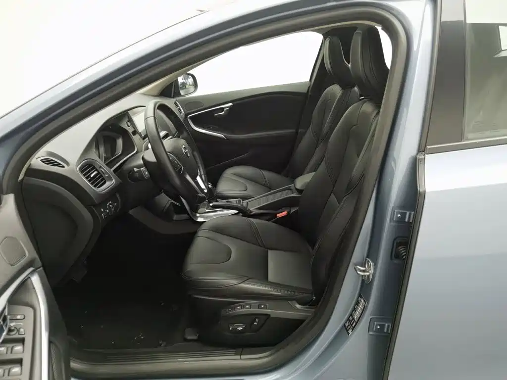 Volvo V40 — миниатюра 10