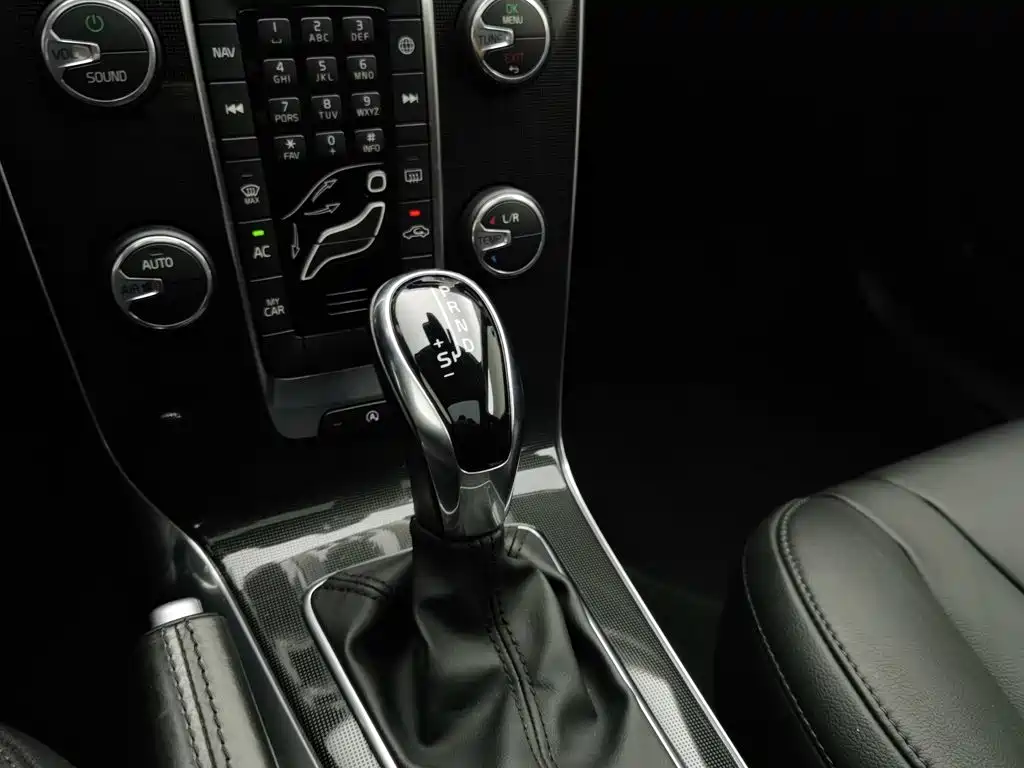Volvo V40 — миниатюра 13