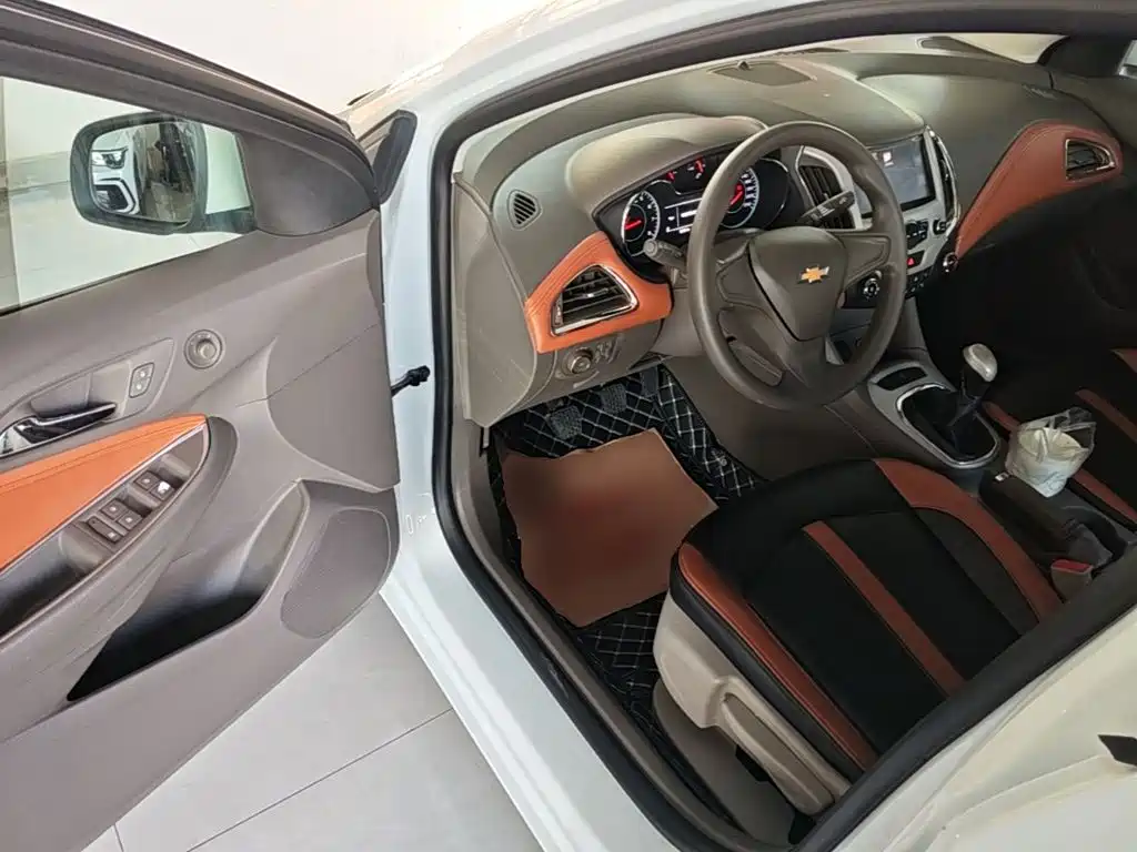 Chevrolet Cruze — миниатюра 16
