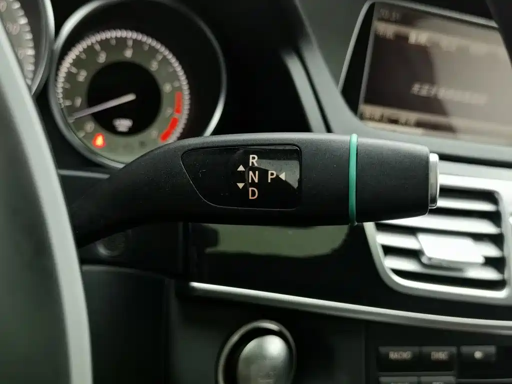 Mercedes-Benz E-Class — миниатюра 13