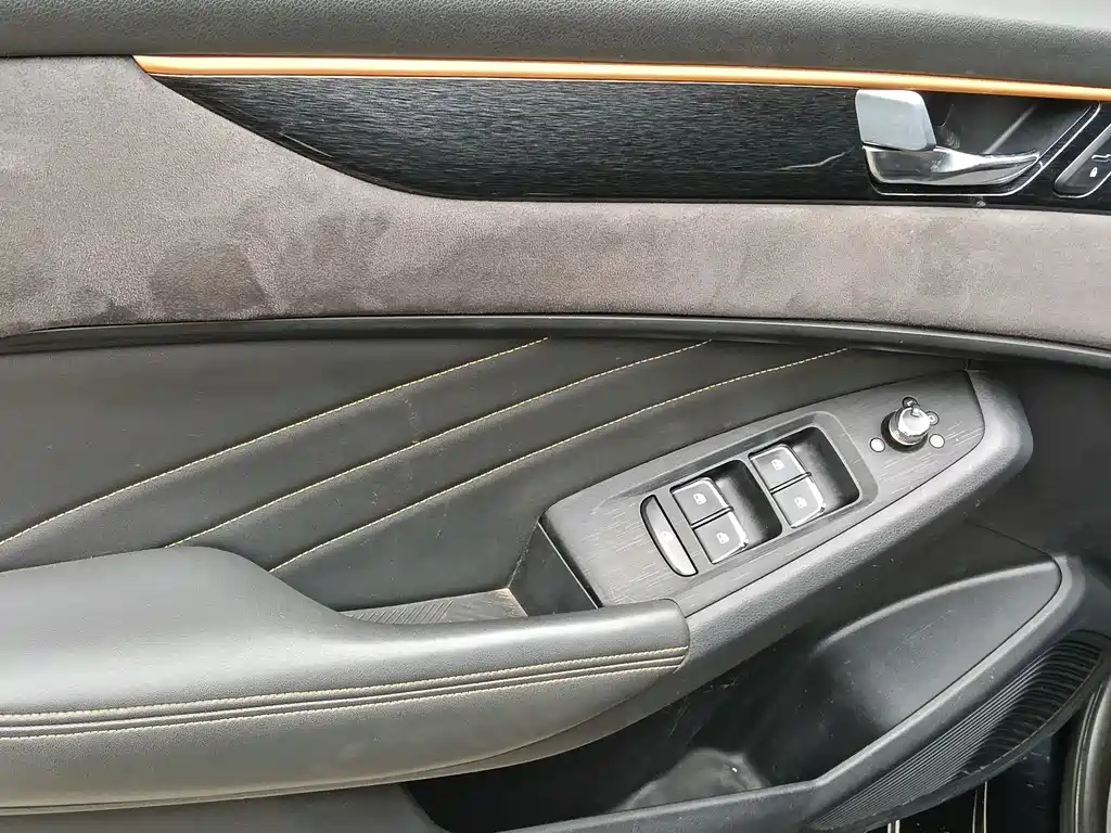 DONGFENG YI HYUN MAX