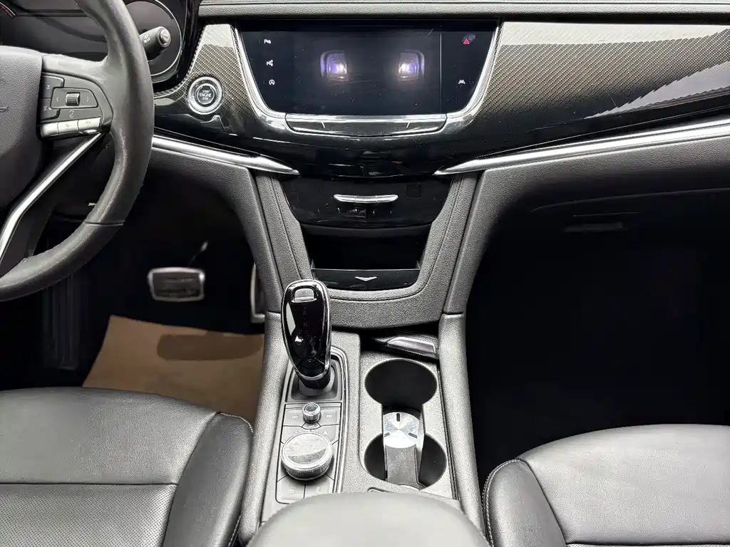 Cadillac XT6 — миниатюра 7