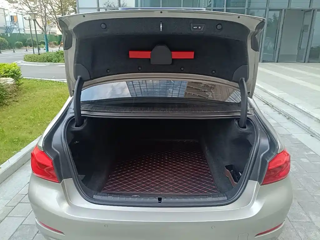 BMW 5 Series — миниатюра 19