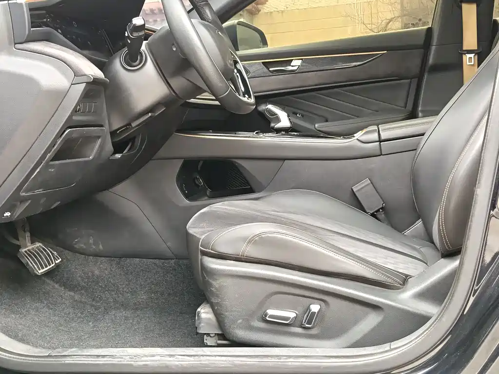 DONGFENG YI HYUN MAX