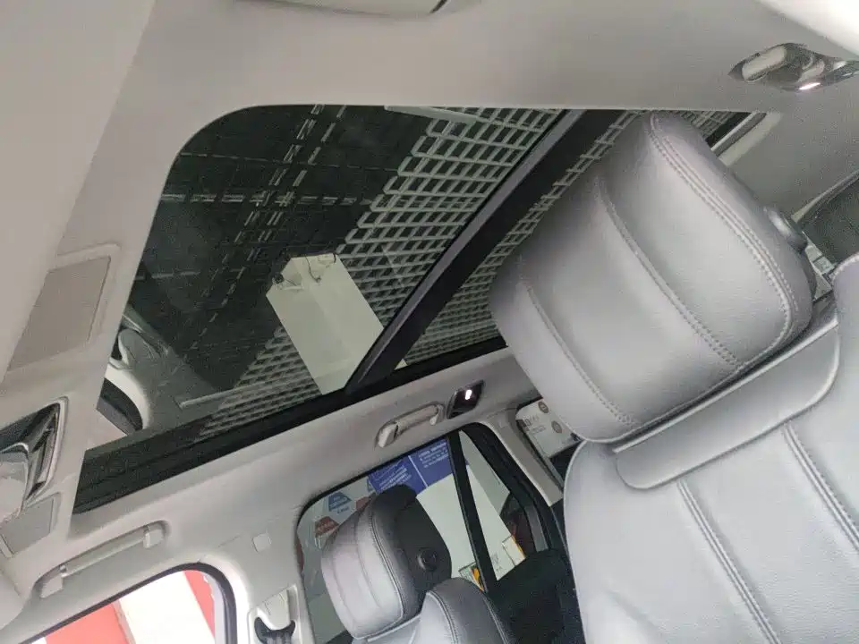 Land Rover Range Rover — миниатюра 7