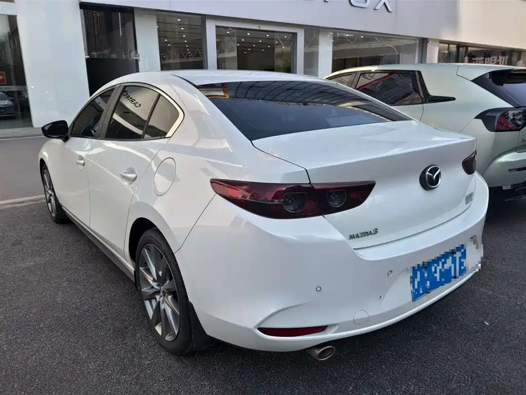Mazda 3 Axela - фото 6