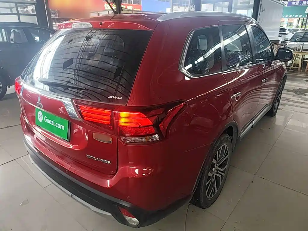 Mitsubishi Outlander — миниатюра 7