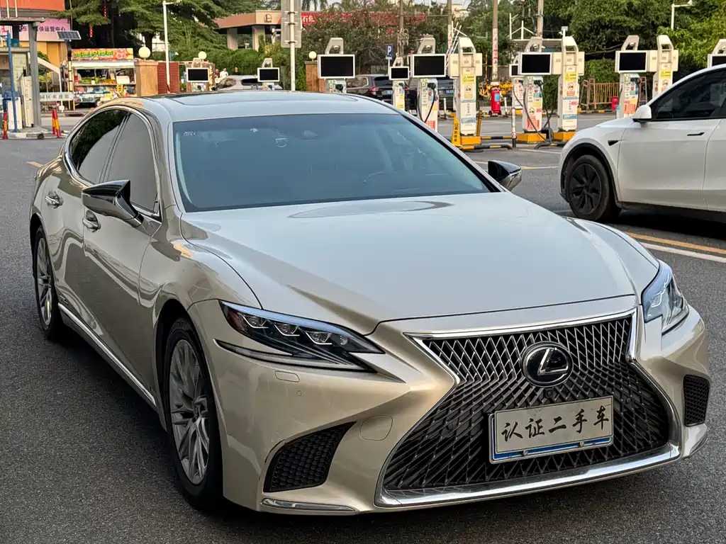 Lexus LS 2018 500h Luxury V