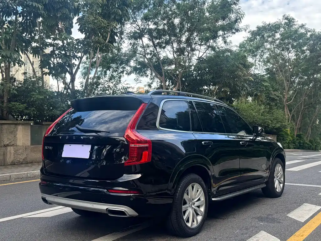 Volvo XC90 2018 T6 7 мест