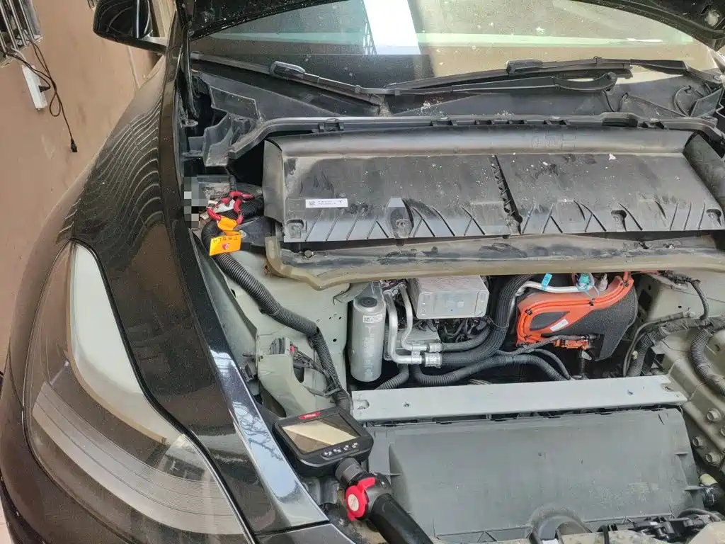 Tesla Model Y — миниатюра 20