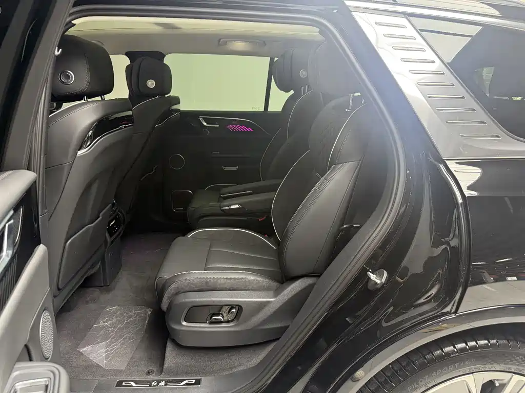 Hongqi E-HS9 2022 690km мест