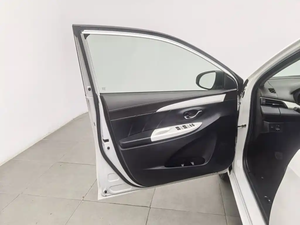 Toyota Vios — миниатюра 8