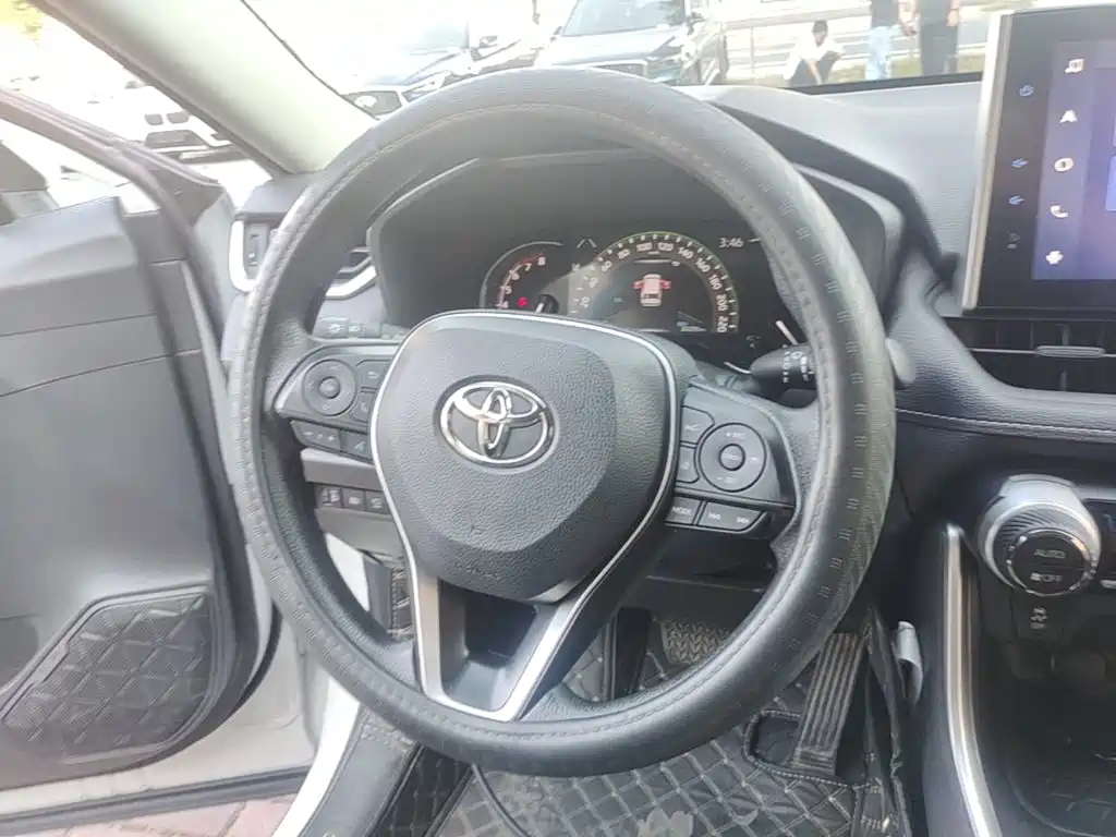 Toyota RAV4 — миниатюра 11