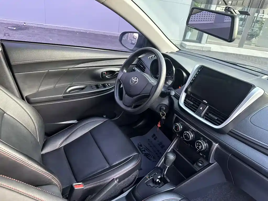 Toyota Yaris L - фото 10