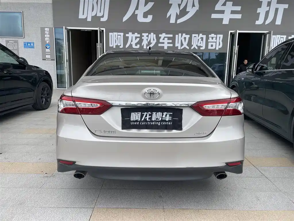 TOYOTA CAMRY