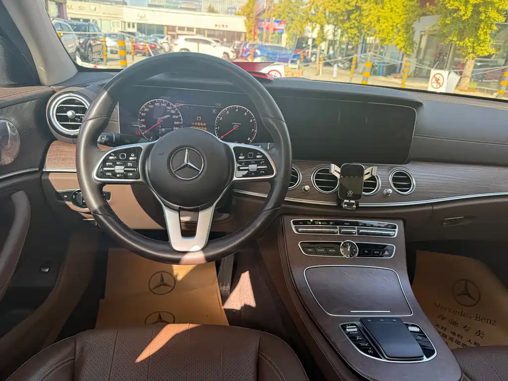 Mercedes-Benz E-Class — миниатюра 7