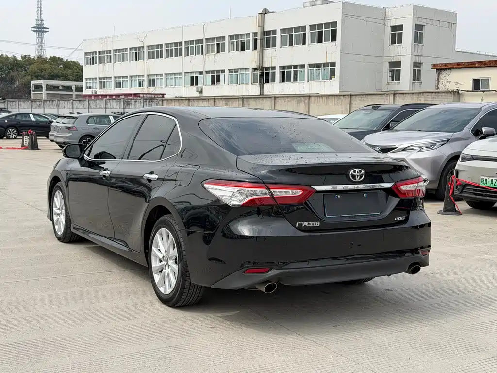 TOYOTA CAMRY