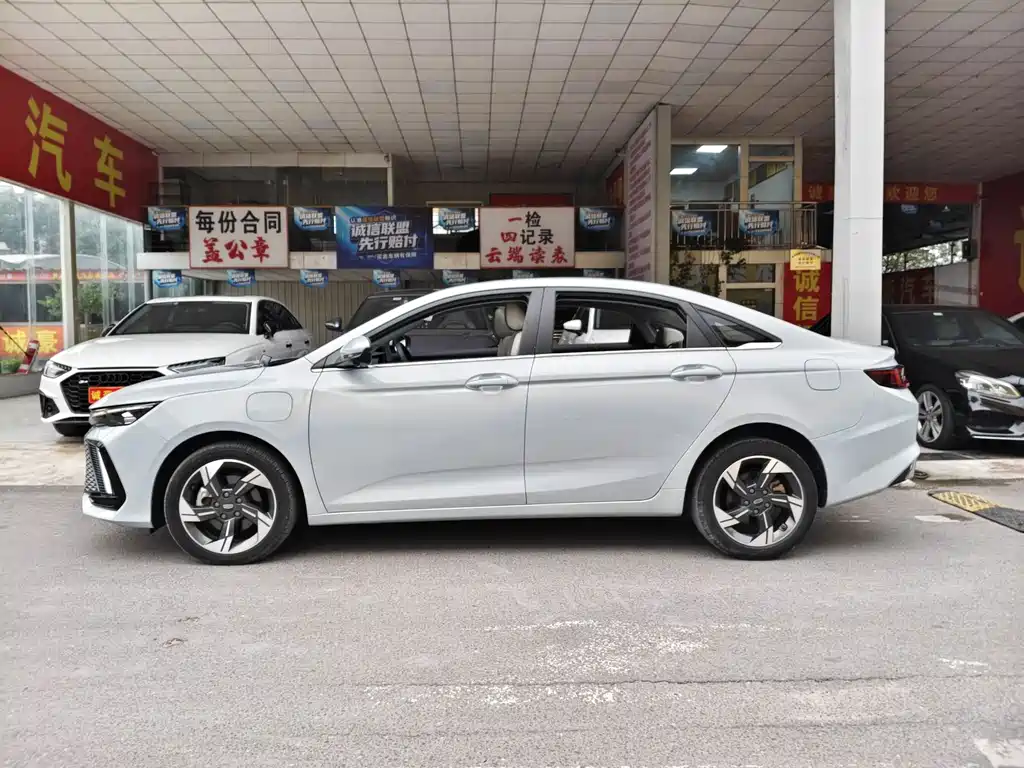 Geely L HiP — миниатюра 11