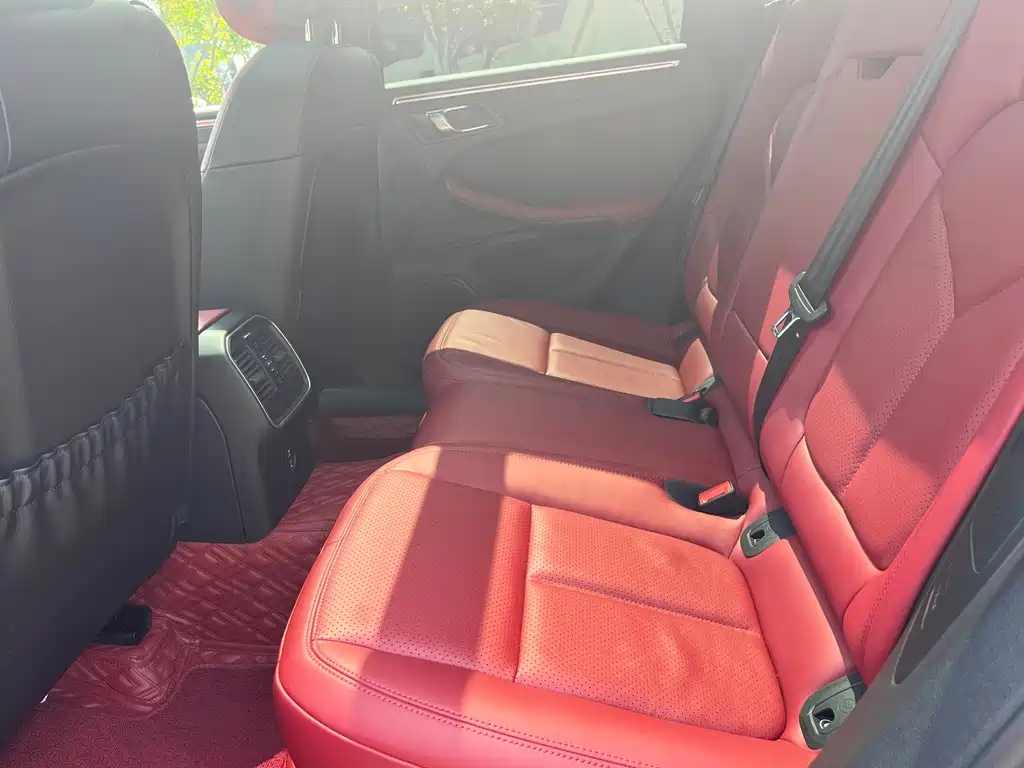 Porsche Macan — миниатюра 11