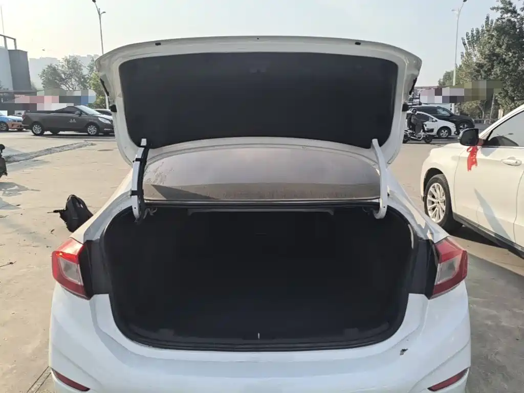 Chevrolet Cruze — миниатюра 19