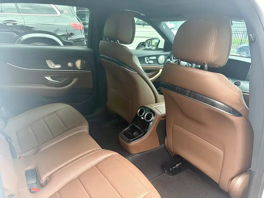 Mercedes-Benz E-Class — миниатюра 20