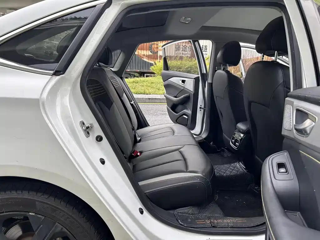 Roewe i6 MAX New Energy — миниатюра 9